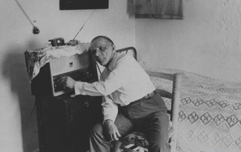 Our grandfather Ferran listening news about the new Constituiton