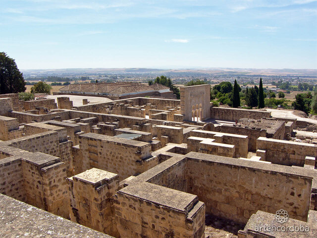 Comença la construcció de la ciutat de Medina al-Zahra.