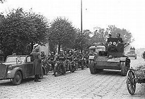 Varsovia se rinde y Alemania y la Unión Soviética se reparten el territorio de Polonia.