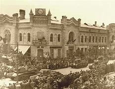 Unión Soviética obliga a Rumania a cederle la provincia oriental de Besarabia y la mitad norte de Bucovina a la Ucrania soviética.