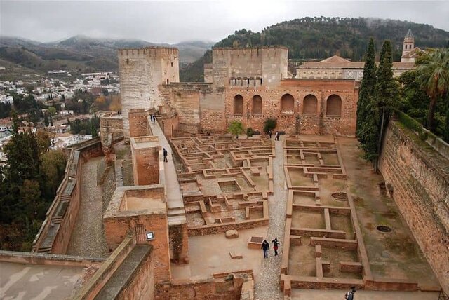 Comença la construcció de l’Alhambra de Granada