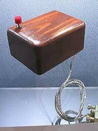El primer prototipo de mouse creado por Douglas Engelbart