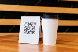 Códigos QR en tazas de café