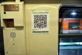 En estaciones de tren y paradas de autobús