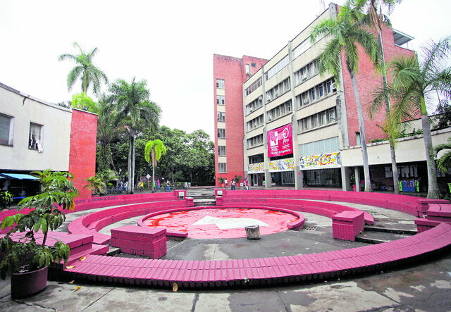 En Cali se abre una Facultad de Psicología.