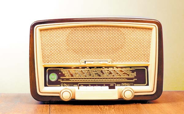 se creó la Escuela de Radio de Difusión Primaria para Adultos