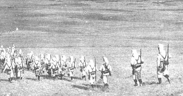 Derrota de las topas españolas por los rifeños en el Barranco del Lobo