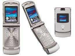 2004. Motorola RAZR V3