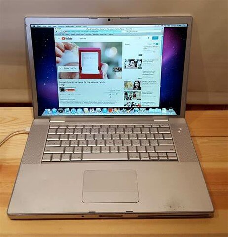1era McBook Pro y Consola Wii