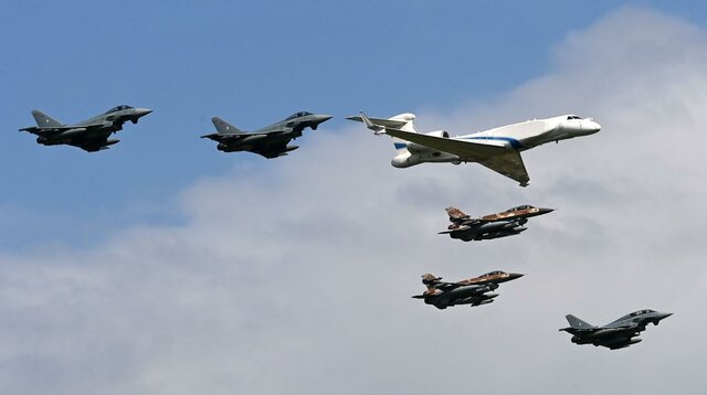 Creació força aèria i servei militar obligatori.