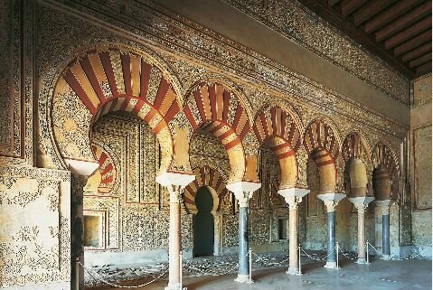 Comença la construcció de la ciutat de Medina al-Zahra.