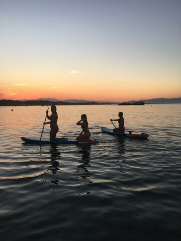 Coneixer a la Júlia i a la Elena