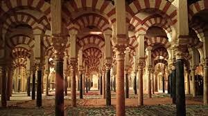 Comença la construcció de la mesquita de Còrdova