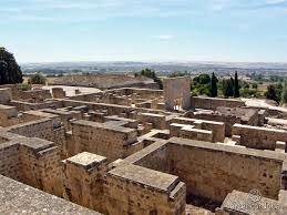 Comença la construcció de la ciutat de Medina al-Zahra.