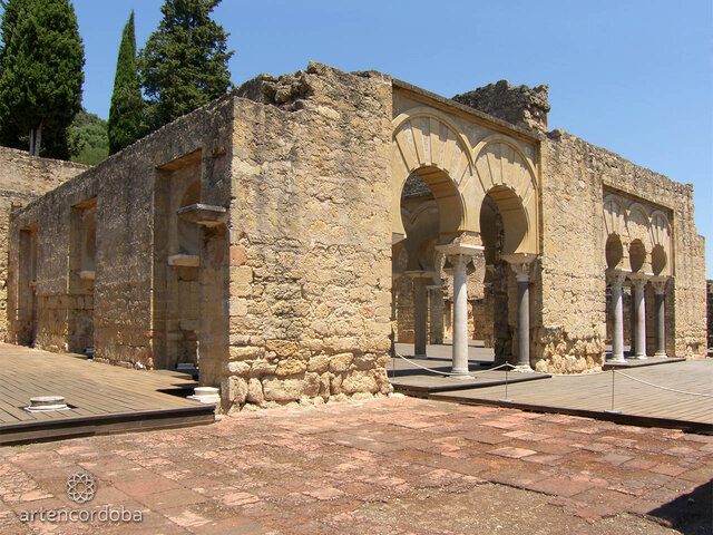 Comença la construcció de la ciutat de Medina al-Zahra.
