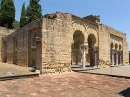 Comença la construcció de la ciutat de Medina al-Zahra.