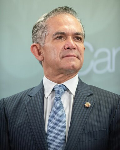 MIGUEL ANGEL MANCERA ASUME LA JEFATURA DE GOBIERNO