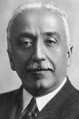 Dimisión de Alcala Zamora como presidente del Gobierno.