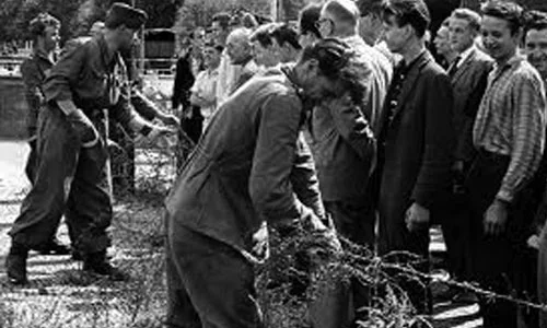Berlin Wall Divides Germany