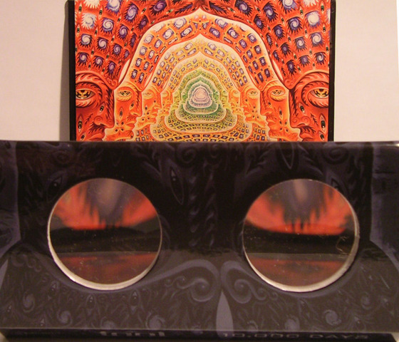 Tool's 10.000 Days uses stereoscopic discplaycase