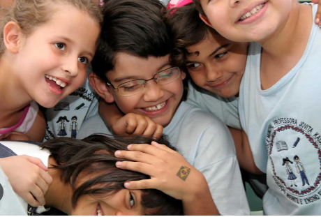 Convención Internacional sobre los Derechos de las Personas con Discapacidad, que establece la educación inclusiva como un derecho humano fundamental.