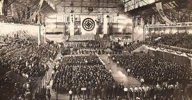 La Alemania nazi y sus aliados del Eje le declaran la guerra a Estados Unidos.