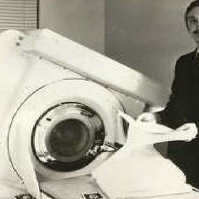 Timeline: Historia de la tomografía Computarizada