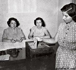 Francia reconoce el derecho de voto a las mujeres.