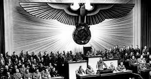 La Alemania nazi y sus aliados del Eje le declaran la guerra a Estados Unidos.