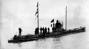 A German U-boat sinks the Lusitania