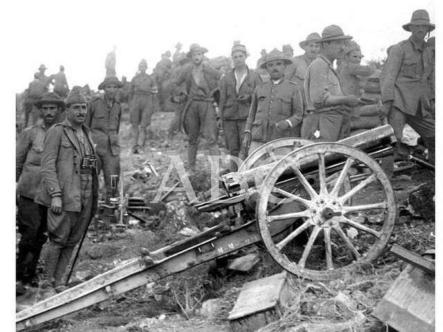Dos instantáneas del Desembarco de Alhucemas.