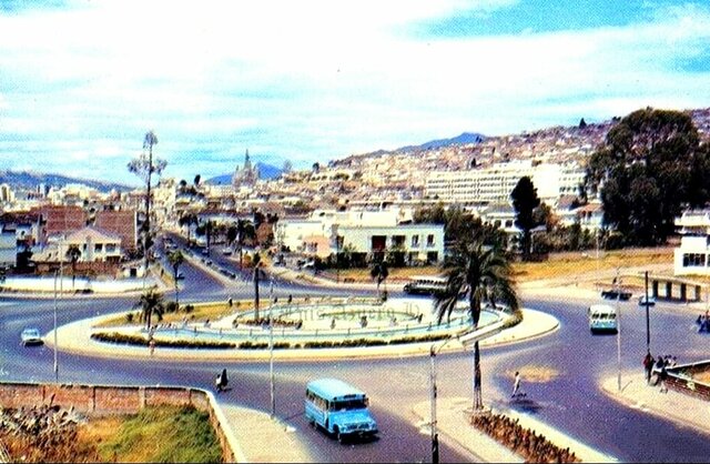 REDONDEL DE LA UNIVERSIDAD CENTRAL DEL ECUADOR