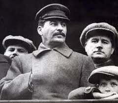 EL ASCENSO DE STALIN