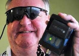 Prótesis de retina líquida inyectable.