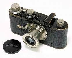Le Leica I, premier appareil photo compact à utiliser des pellicules 35 mm.