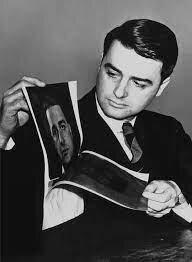 Edwin Land invente le Polaroid.