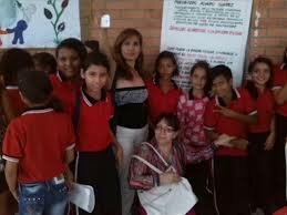 bajo la dirección de la Señora Carmen Sofia Bautista, se construyeron allí dos aulas, una vivienda para el maestro, seis letrinas y se adecuó espacio para continuar la construcción.