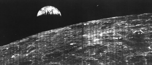 PRIMERA FOTO DE LA LUNA DESDE UNA NAVE