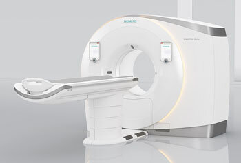 Se presenta la TC de doble fuente, que utiliza dos tubos de rayos X y dos detectores para mejorar aún más la calidad de las imágenes y reducir el tiempo de adquisición.