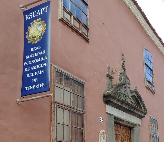 Se funda la Real Sociedad Económica de Amigos del País de Tenerife, una institución que fomenta el desarrollo económico, social y cultural de la isla y que tiene su sede en La Laguna