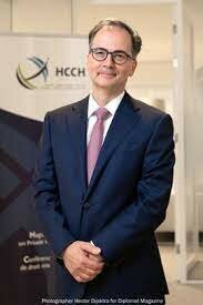 Christophe Bernasconi es nombrado Secretario General de la Haya