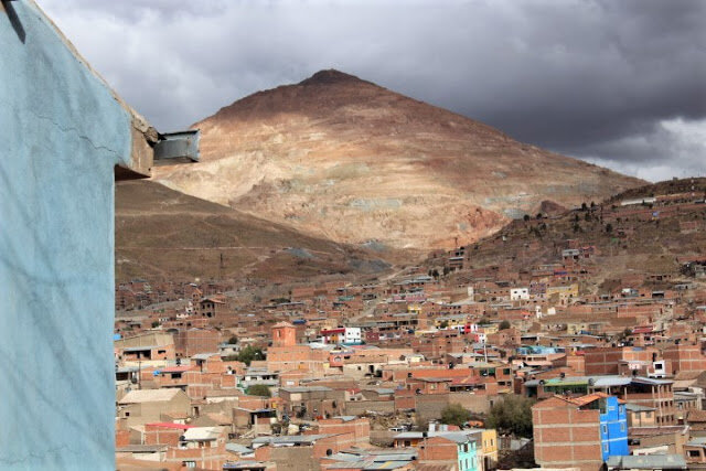 Gli Spagnoli scoprono i giacimenti d'argento in Bolivia