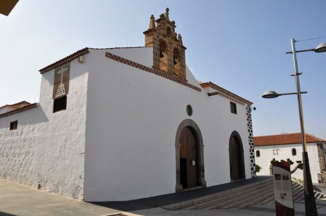 La construcción de la Iglesia de Santa Úrsula en Adeje y la creación de la parroquia de Adeje son señales de la consolidación del municipio como entidad religiosa y social.