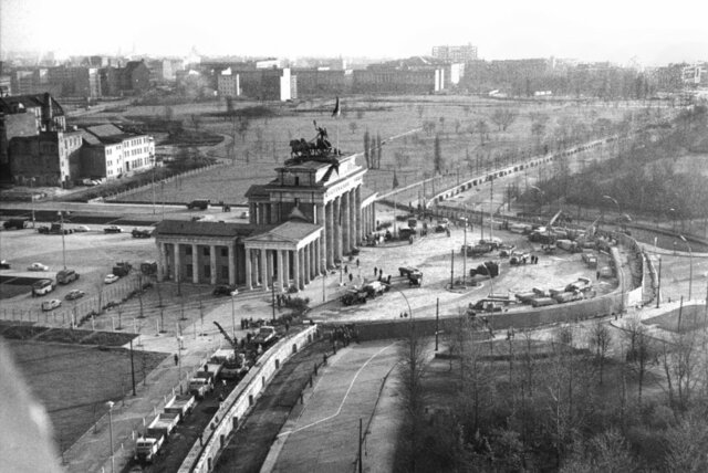 Ametlikult loodi Saksa Liitvabariik ja Saksa Demokraatlik Vabariik