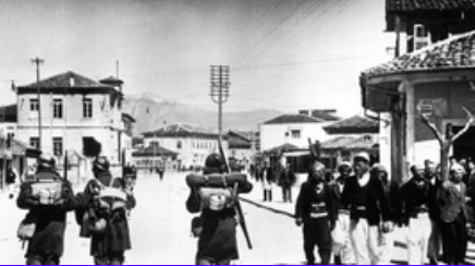 Italia ocupa Albania.