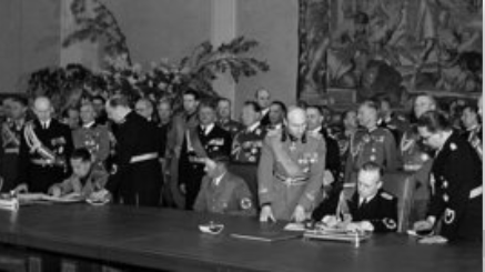 Alemania firma el Pacto de Acero con Italia.