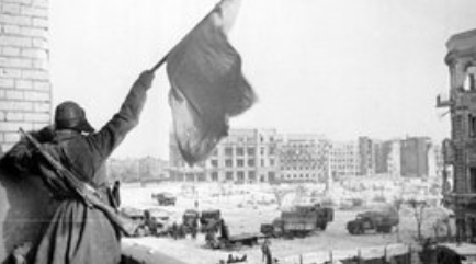 Termina la batalla de Stalingrado con la rendición de Alemania.