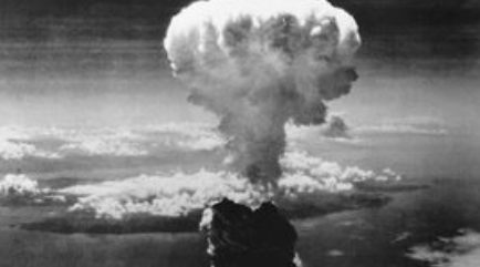 EEUU lanza las bombas atómicas de Hiroshima y Nagasaki.