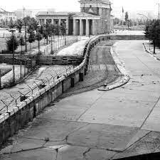 Berlin Wall goes up