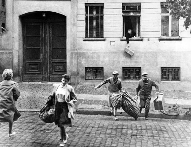 Berlin Wall goes up